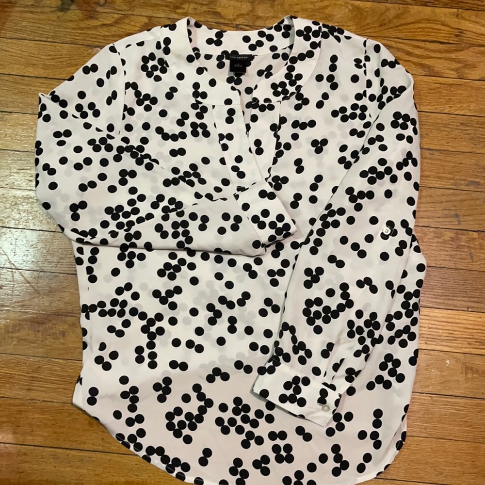 Polkadot blouse worn once Ann Taylor v neck.